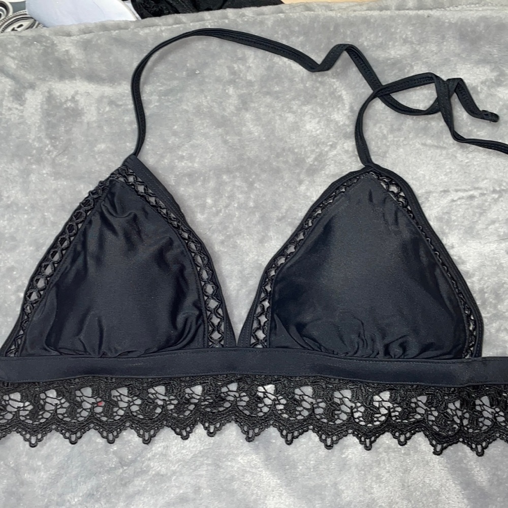 Black bikini top